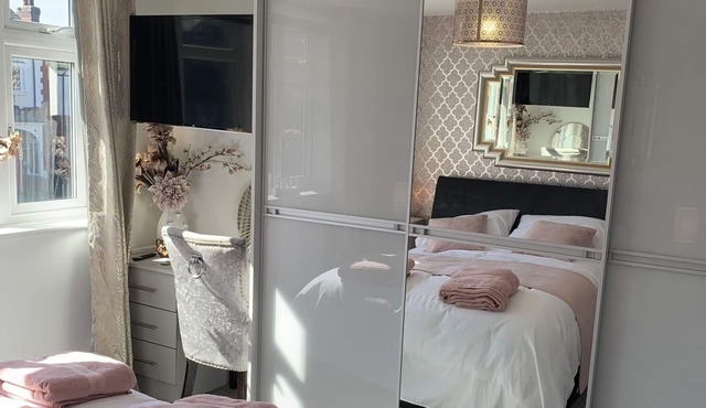 Corporate, Professional, Leisure Apartment in Leafy Edge of Chorley Town Centre