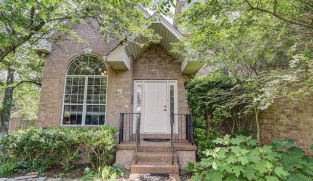 Corporate Rental-4 Bedroom House in Nashville on End of Culdesac.