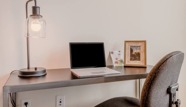Corporate suites 2 bedroom | Rooftop Pool | Parking | Washer Dryer | Dallas Dee