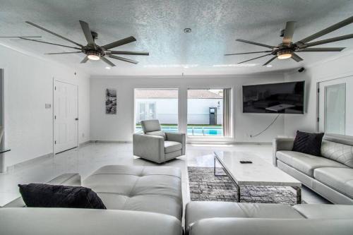 Corpus Christi Pearl on Ocean Dr Combined Estate