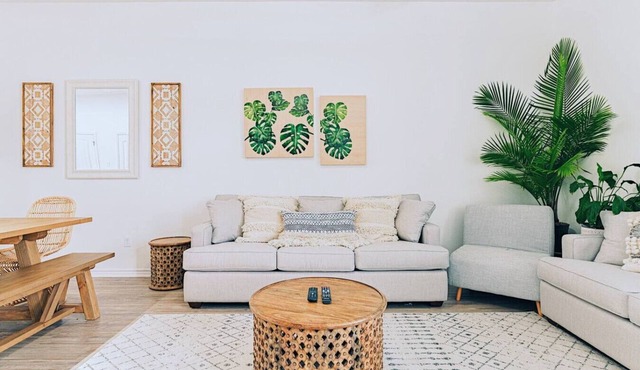 Corpus · Walk to Whitecap Beach - Heated Pool, AC, Parking