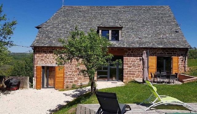 Corrèze, Near Périgord Noir: Very nice house with swimming pool