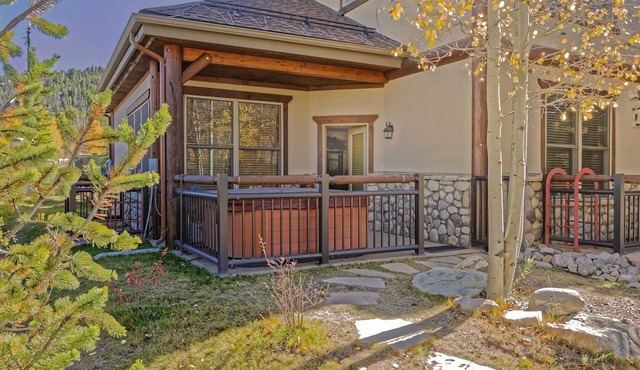 Corral 3bd/3ba , Downtown Breckenridge, 3 King Beds, Walk to Ski Lift, Hot Tub
