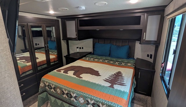 Correa's RV, close to the river, pet friendly