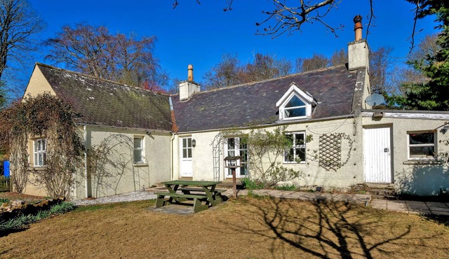 Corrennie School Cottage by Interhome