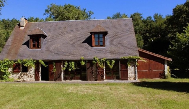 Corrézienne house located in the middle of nature (seasonal rental)