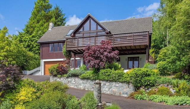 Corrie Burn Villa is located on Braes of Ullapool with spectacular sea views.