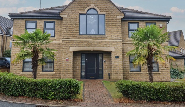 CORRIEGALE, pet friendly, with hot tub in Apperley Bridge