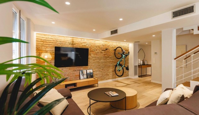 Cort Reial Duplex - Holiday Apartment Rental Girona | Bravissimo