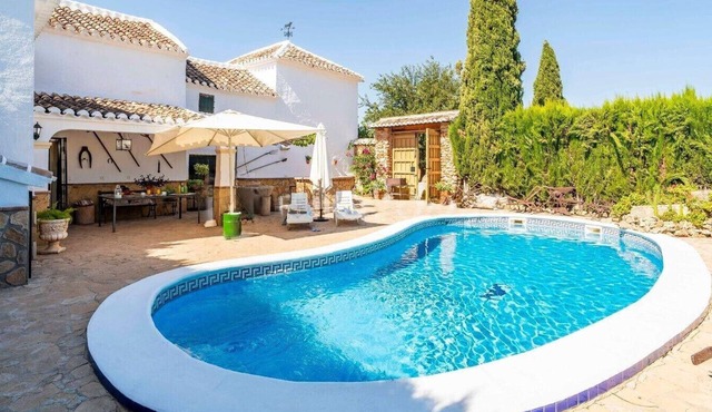 Cortijo La Nobleza: Holiday Home with Private Pool, Wi-Fi, and Mountain Views