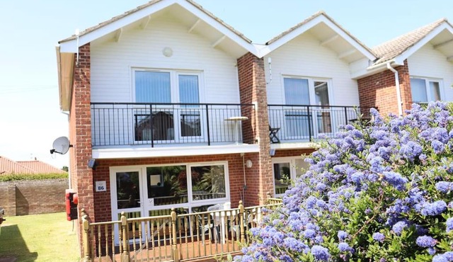 Corton Retreats At Waterside Park