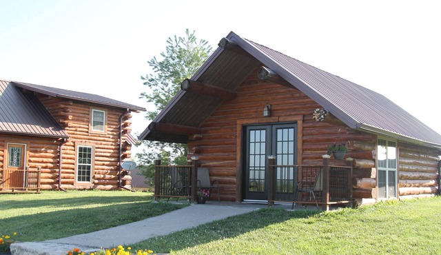 Cory's Cabin in Albany, Missouri. Serene, relaxing and magnificent views.