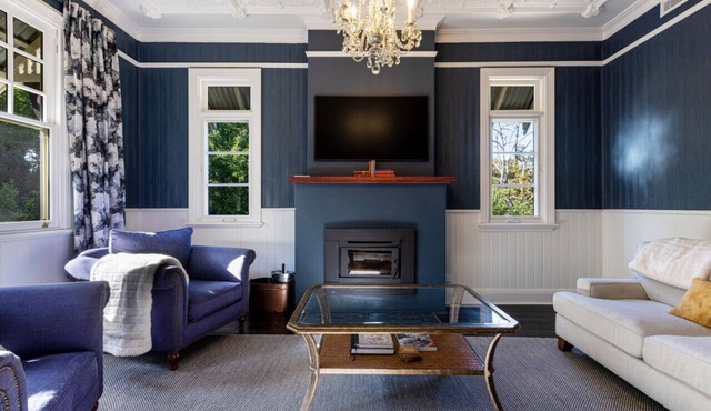 Coryong - A grand residence, 500m from Leura mall