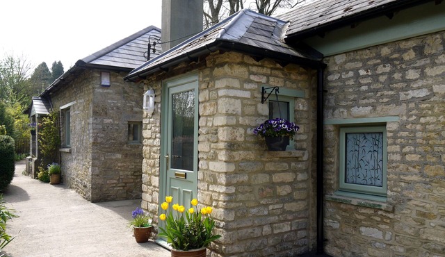 Cosy Stone Cottage - The Bungalow Perrotts Brook - Detached, parking, wifi.