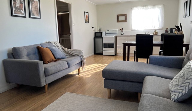 Cosey country cabin by the lakenWithin 2 hours of Sydney