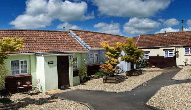 Coshes Garden Cottage with amazing views of the Devon country side