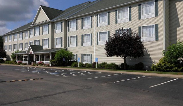 Coshocton Village Inn & Suites