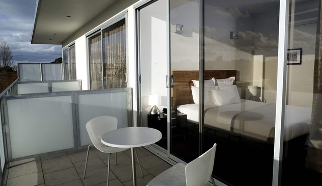 Cosmopolitan Hotel and Apartments