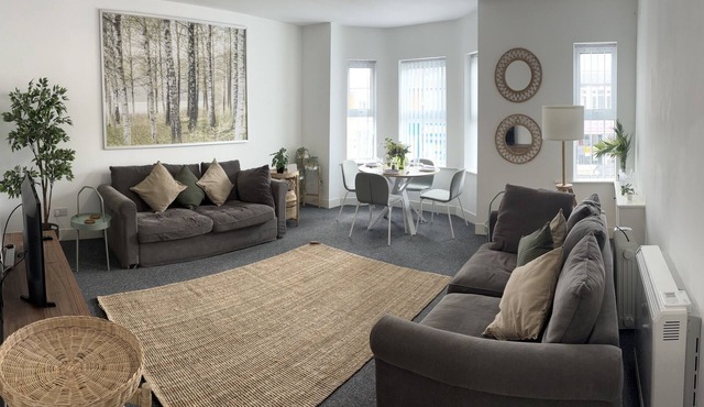 Cosmopolitan - large 2 bed apartment