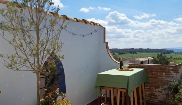 Costa Brava Apartment. Casa de la Plaza. Costa Brava beaches 15 minutes