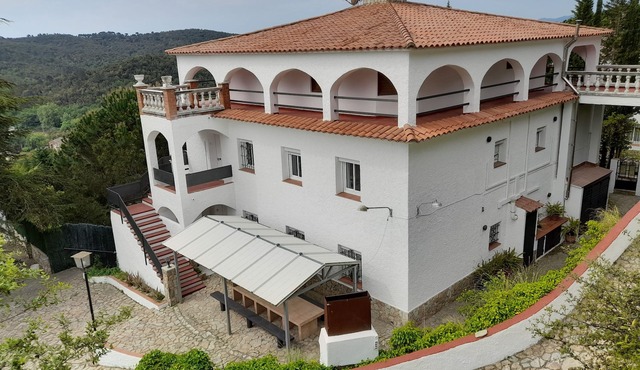 Costa Brava. House for 24. Private pool, BBQ and garden.