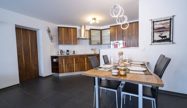 Costa Dad Archas Taverna Parterre: Modern 3.5-room flat in Sent