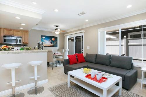 Costa Mesa -Newport- Patio - Free Parking-CM-2