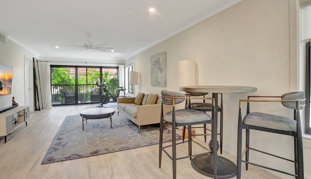 Costal Charm: Boca Raton Beach 2 min away