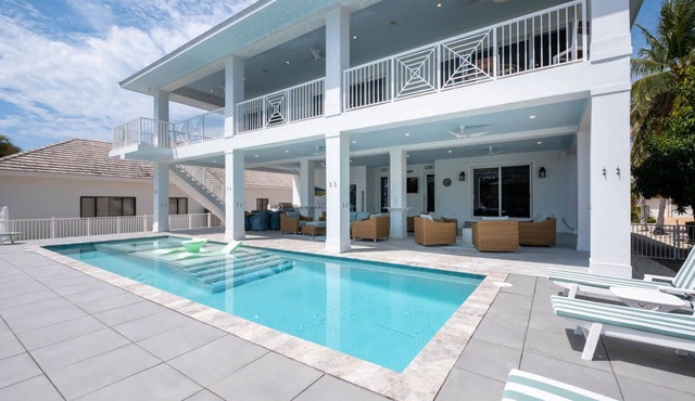 Costal Luxury in Key Colony Beach, Pet Friendly Comfort and Style!
