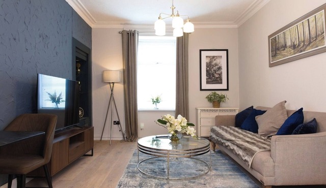 Cosy 1-Bedroom Flat, Walk to Beaches