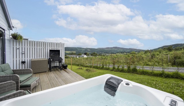 Cosy 1 Bedroom Lodge with woodburner and amazing views just outside Pitlochry