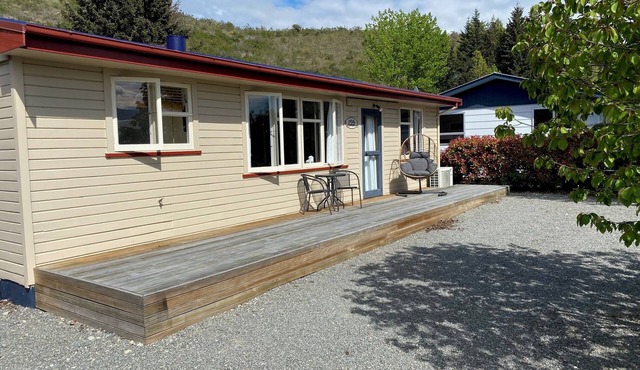 Cosy 1960's Kiwi Holiday House