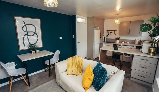 Cosy 1BR Apt with Self Check In & Free Parking