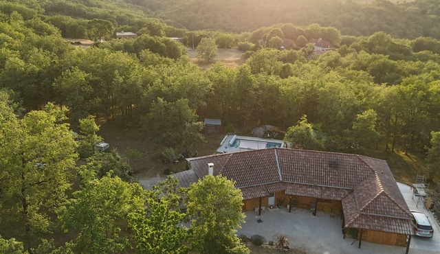 Cosy 2/4-person apartment with swimming pool in the forest.