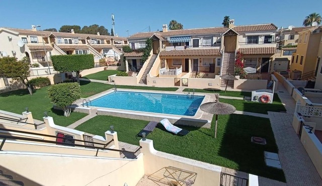 Cosy 2 bedroom apartment, pool, quiet area. Dogs allowed!