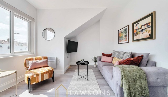 Cosy 2-Bed 1-Bath – Free Parking, Walk to Seafront