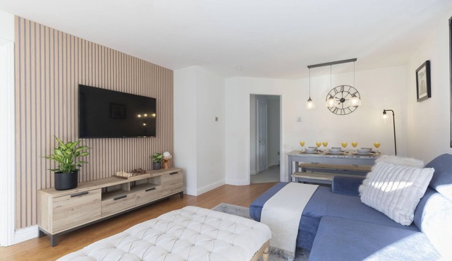 Cosy 2-Bed Apartment in Tivoli