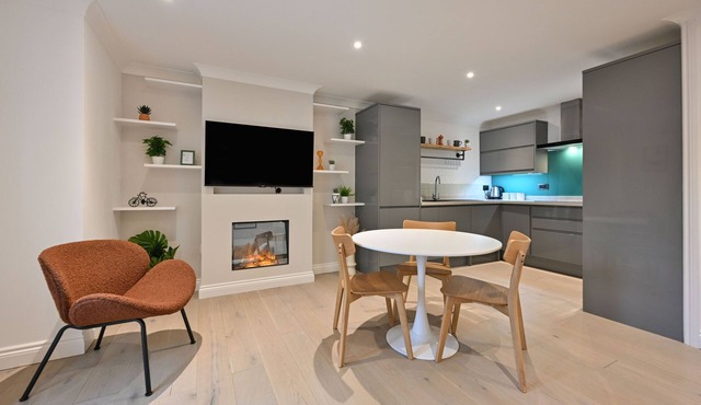 Cosy 2-Bed Apartment in Frome Near Town Centre!