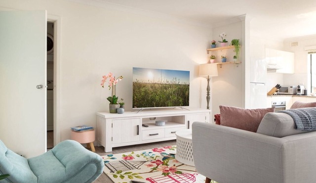 Cosy 2-Bed Apartment in the Heart of Strathfield