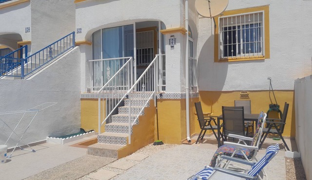 Cosy 2 Bed Apartment to rent in La Florida, Playa Flamenca, Torrevieja.