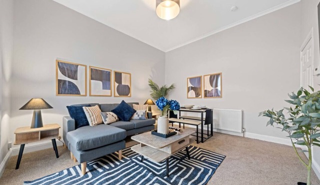 Cosy 2 bed apartment in quiet area