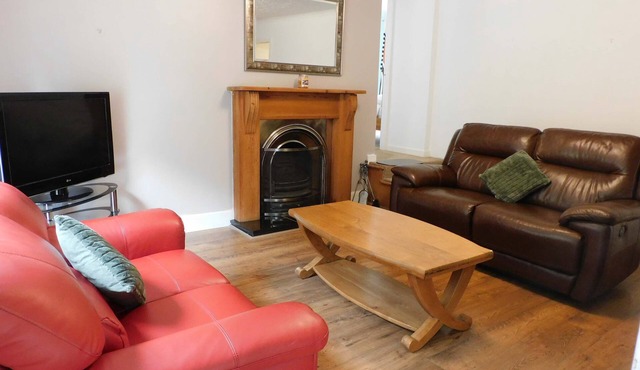 Cosy 2 Bed Apartment in Crossford, near Lanark