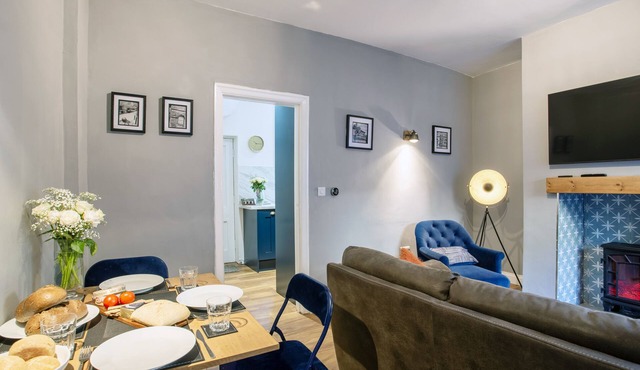 Cosy 2-Bed Cottage in a World Heritage Village