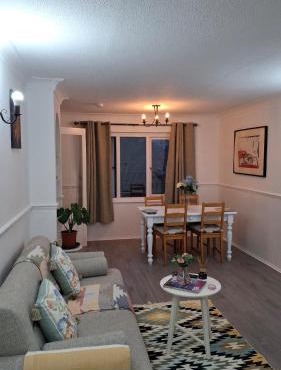 Cosy 2 Bed Flat, 20 min to Central London &Gatwick