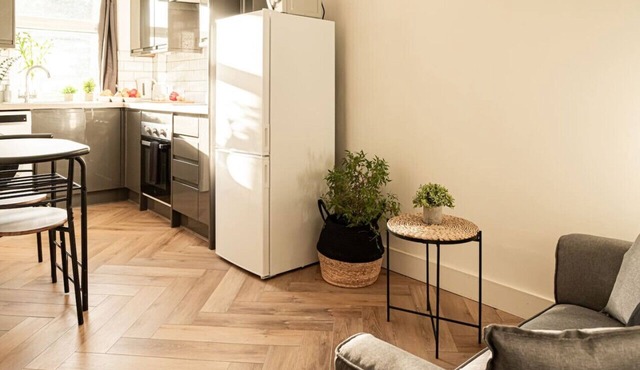 Cosy 2-Bed Flat - Sleeps 4 - Free Parking