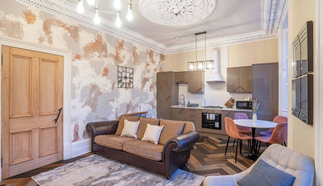 Cosy 2-Bed Flat with Free Parking