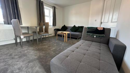 Cosy 2-Bed Maisonette-Aylesbury-Free Parking