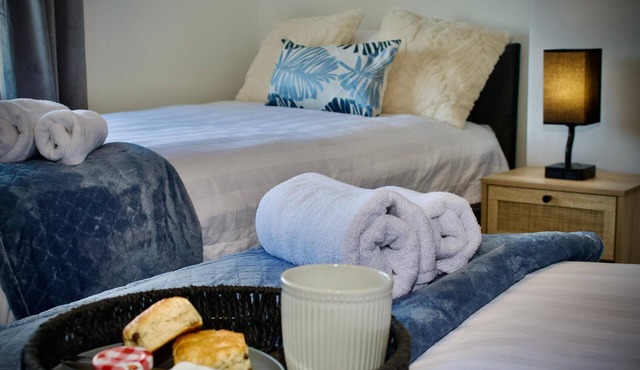 Cosy 2-Bed | Walk to St Helens Centre | Free WiFi