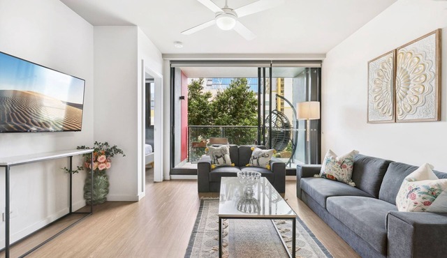 Cosy 2-Bed with Pool, Bbq Area and Secure Parking