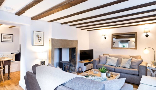 Cosy 2 bedroom boutique styled cottage in the village of Great Longstone.